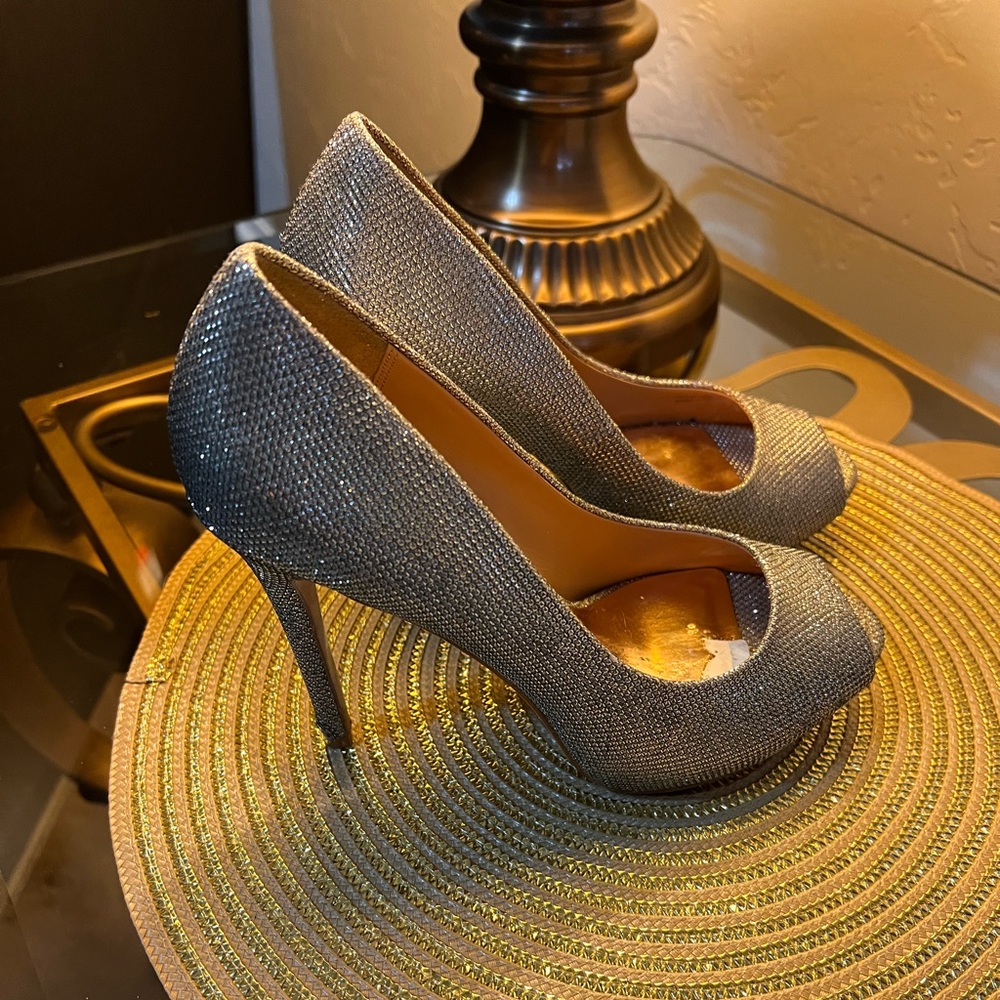 Beautiful party pumps, worn once, too high for me